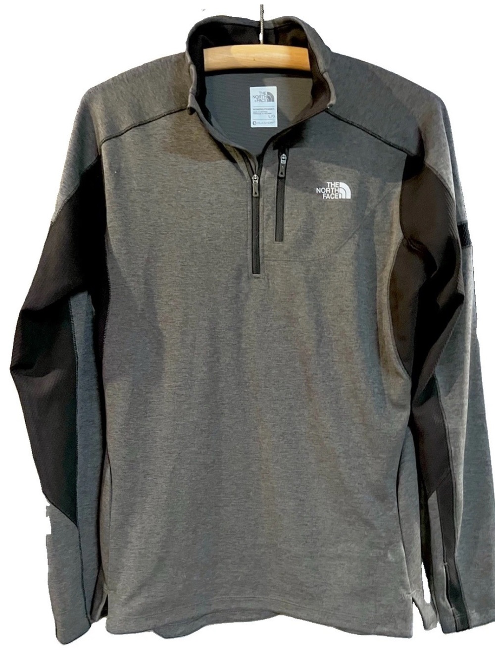 The North Face Quarter Zip Flashdry Women's Top with thumb-holes in size Large i